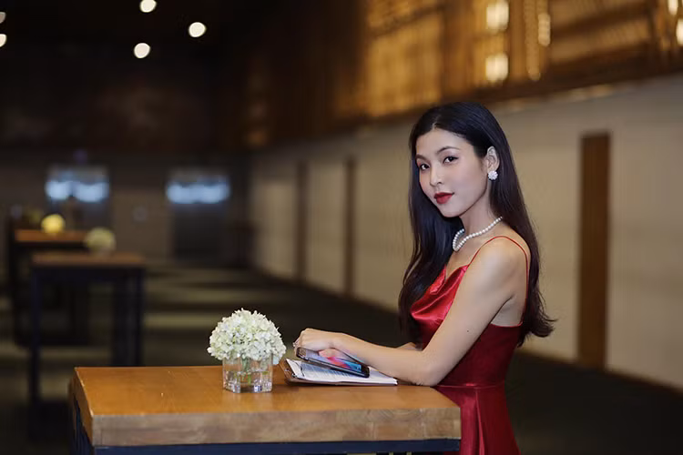 Tường Vy là nữ MC sinh năm 1994 tại Khánh Hòa, đã tốt nghiệp ngành marketing của một trường đại học.