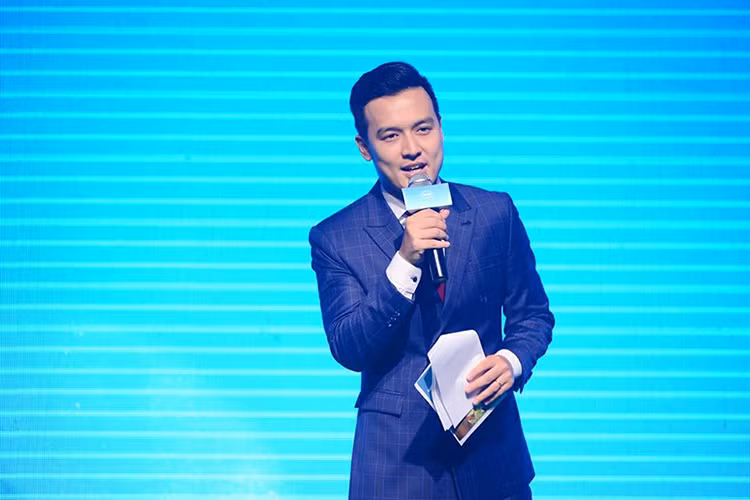 Giống Tường Vy, Thiên Vũ cũng bị cộng đồng mạng ném đá sau sự cố làm MC Quả Bóng Vàng.