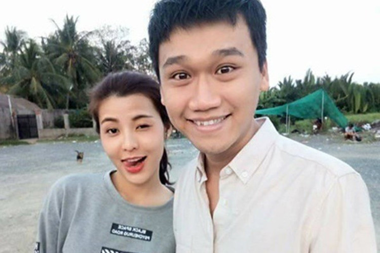 Nữ MC Quả Bóng Vàng 2018 từng hẹn hò diễn viên Xuân Nghị sau khi cả hai cùng tham gia chương trình Love house năm 2017. Ảnh: Yeah1