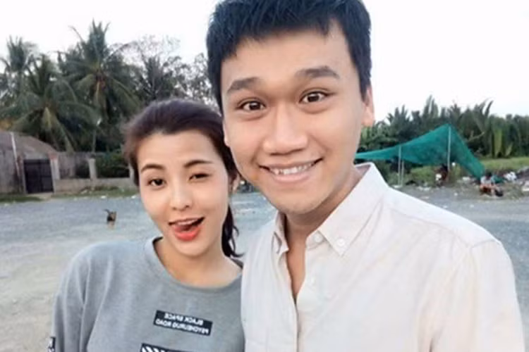 Nữ MC Quả Bóng Vàng 2018 từng hẹn hò diễn viên Xuân Nghị sau khi cả hai cùng tham gia chương trình Love house năm 2017. Ảnh: Yeah1