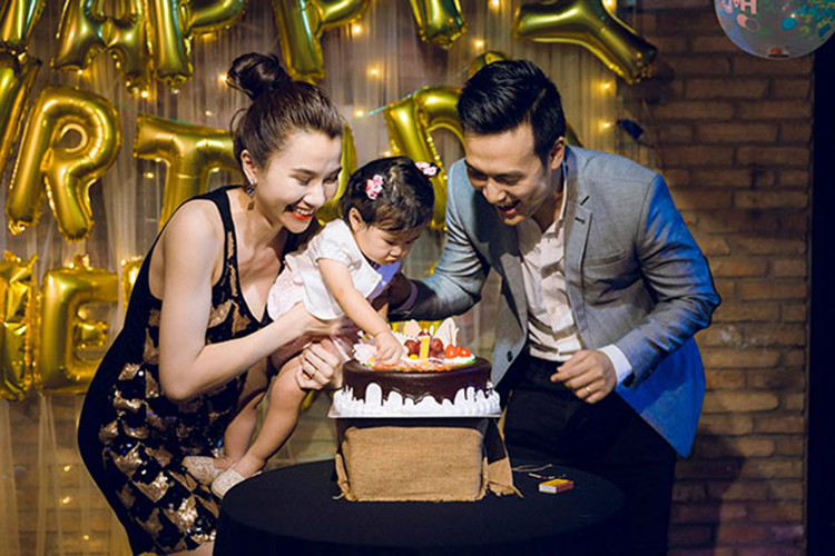 Hạnh phúc của vợ chồng Thiên Vũ thêm viên mãn khi Thảo Nhi hạ sinh con gái đầu lòng vào năm 2017. Ảnh: beautyvietnam