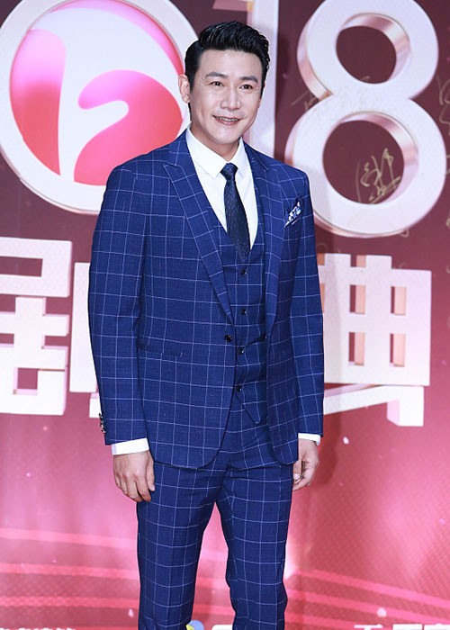 Lục Nghị cũng một mình dự sự kiện mà không có sự đồng hành của bà xã Bào Lôi. Ảnh: Ifeng