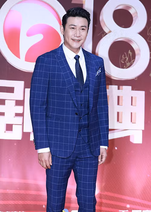 Lục Nghị cũng một mình dự sự kiện mà không có sự đồng hành của bà xã Bào Lôi. Ảnh: Ifeng