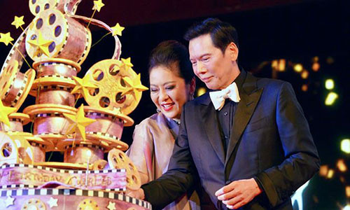 Ong trum Hong Kong Huong Hoa Cuong tung bat Thanh Long quy goi la ai?