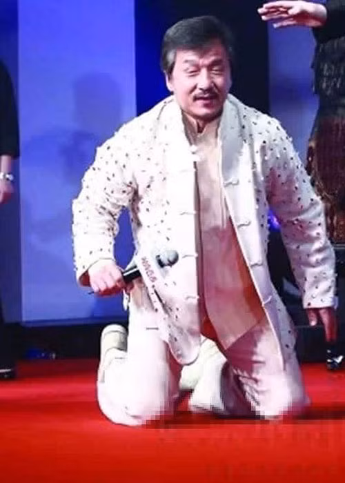 Ong trum Hong Kong Huong Hoa Cuong tung bat Thanh Long quy goi la ai?-Hinh-2