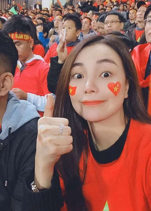 Trà Ngọc Hằng tuyên bố sẽ tiết lộ danh sách người yêu cũ trước chiến thắng của thầy trò huấn luyện viên Park Hang-seo.