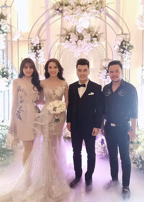 Vợ chồng Trang Nhung cũng đến mừng ngày vui của Ưng Hoàng Phúc và Kim Cương. Ảnh: FBNV