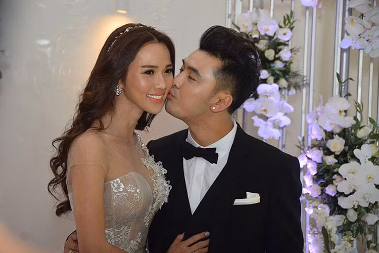 Trong ngày trọng đại, Kim Cương khoe vóc dáng gợi cảm, Ưng Hoàng Phúc lịch lãm. Ảnh: Khám phá