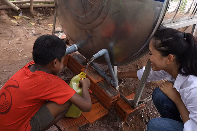 Đại diện Việt Nam đã mang đến cuộc thi dự án "Hành trình của nước" hết sức ý nghĩa và cấp thiết cho bà con Bản Nịu.