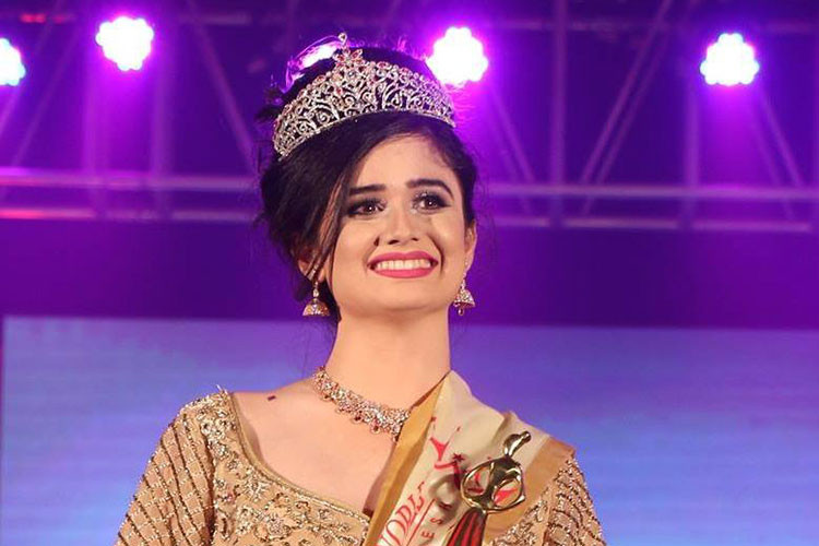 Một trong những thí sinh đoạt huy chương phần Thử thách đối đầu là đại diện Bangladesh - Jannatul Ferdous Oishee. Người đẹp năm nay 18 tuổi, là một diễn viên.