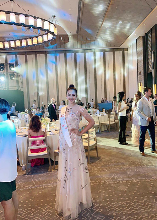 Được người hâm mộ trong nước đặt nhiều kỳ vọng nhưng cho đến nay, Hoa hậu Tiểu Vy vẫn chưa đoạt bất kì giải thưởng phụ nào nên hiện vắng mặt trong top 30.