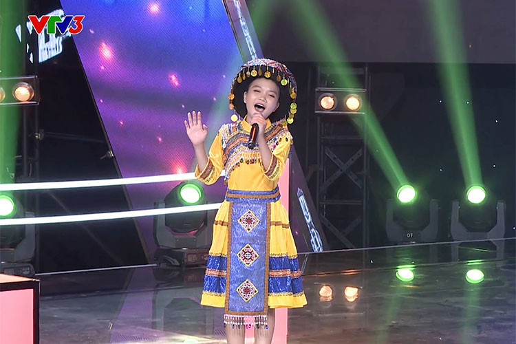 Cho đến khi Quỳnh Như 5 tuổi, em đã tự tin hát karaoke bài “Khúc tâm tình của người Hà Tĩnh”.