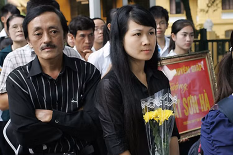 Vợ thứ 2 của Giang Còi kém chồng đến 25 tuổi, khá trẻ đẹp. Ảnh: Dân Việt