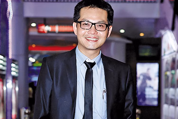 Chia sẻ trên Vietnamnet, nam nghệ sĩ hài tiết lộ vợ sắp cưới là nhân viên ngân hàng, đang học tiếp cao học. Ảnh: Gia đình xã hội