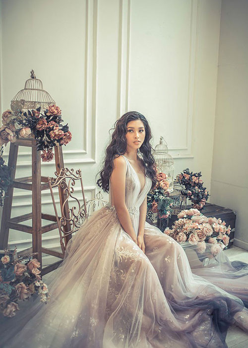 Tiểu Vy diện những bộ đầm công chúa lộng lẫy mang phong cách Haute Couture.