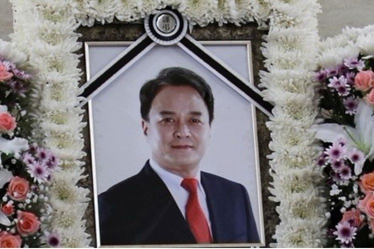 Sau khi bị tố, Jo Min Ki treo cổ tử tự. Một người bạn tiết lộ, tài tử xứ Hàn đã gọi điện thoại cho người thân để xin lỗi vì làm cho họ thất vọng. Ngoài ra, Jo Min Ki còn để lại bức thư xin lỗi các nạn nhân. Ảnh: Allkpop