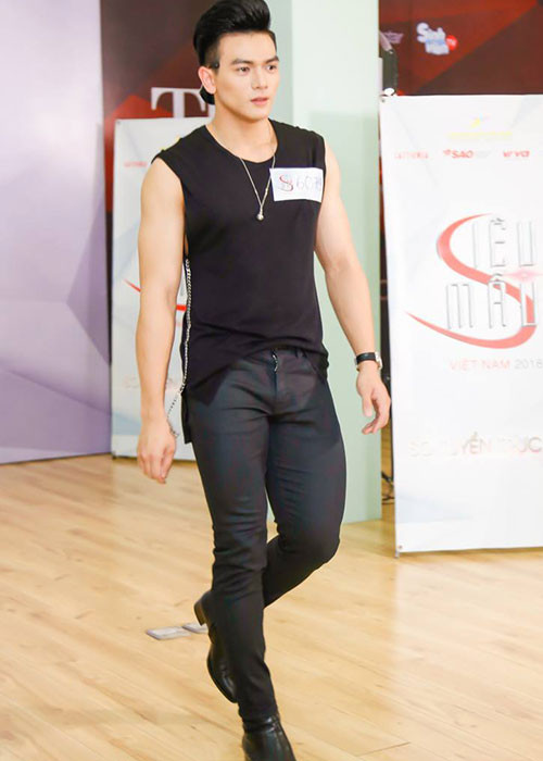 Nam người mẫu trẻ thường xuyên góp mặt trong các show thời trang của NTK Đỗ Mạnh Cường.