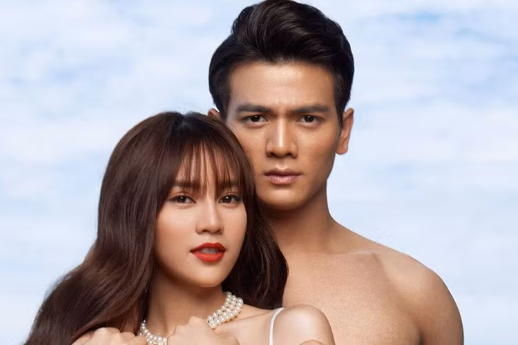 Trong "Gái già lắm chiêu 2", Lê Xuân Tiền nude 100% khi đóng cảnh quay trên giường cùng Lan Ngọc.