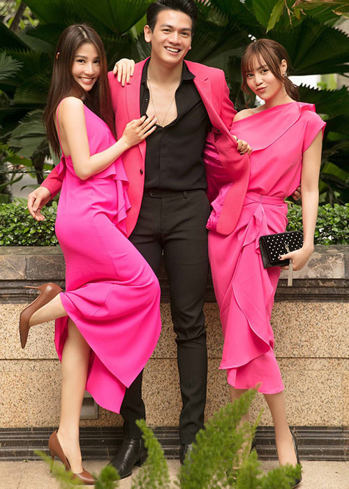 Vóc dáng cao ráo, bạn trai màn ảnh của Lan Ngọc hoạt động trong showbiz với vai trò một người mẫu.