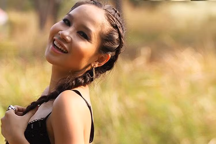 Nam ca sĩ Mai Khôi cũng từng vướng tin đồn là bạn gái của Lê Hiếu. Ảnh: Báo pháp luật