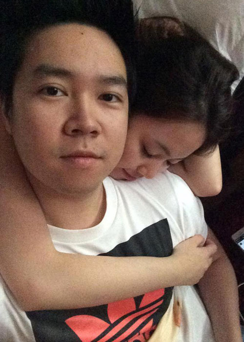 Lê Hiếu và Thùy Linh chia tay vì cả hai theo đuổi những mục đích riêng. Theo lời nam ca sĩ, anh đã muốn lập gia đình còn bạn gái kém 11 tuổi lại muốn theo đuổi sự nghiệp riêng. Ảnh: Khám phá