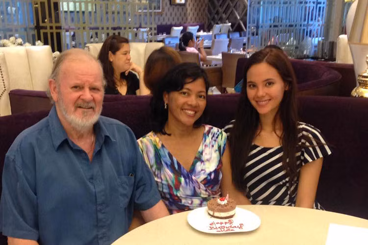 Trong chung kết Hoa hậu Hoàn vũ Thế giới 2018, bố mẹ của Catriona đều có mặt để ủng hộ con gái.