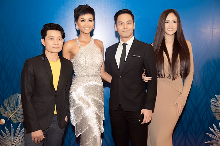 Hoa hậu Mai Phương Thúy gợi cảm không kém cạnh H'hen Niê tại sự kiện.