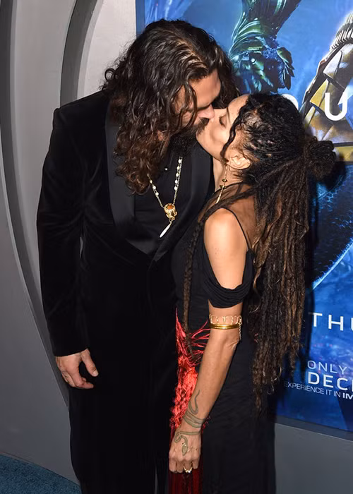 Trước khi đến với "đế vương" Jason, Lisa từng qua một lần đò và có một cô con gái riêng.