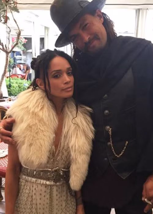 Jason rất yêu thương vợ khiến nhiều người ngưỡng mộ.