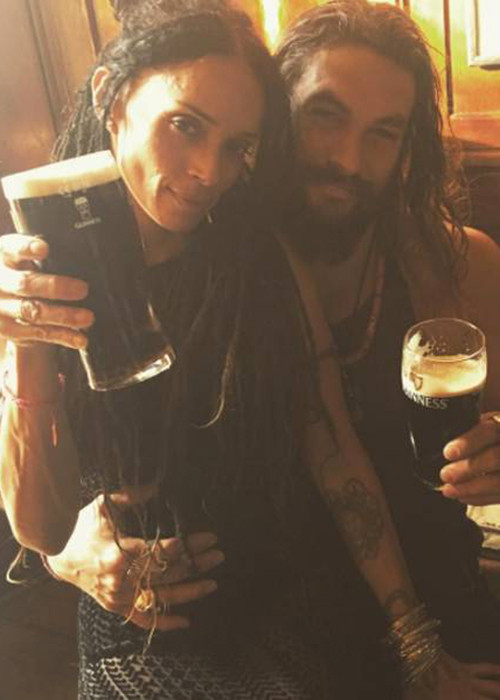 Bà xã của nam diễn viên được khen khéo giữ gìn hạnh phúc gia đình trong suốt nhiều năm.