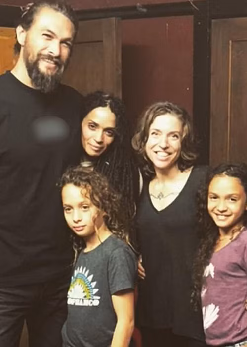 Hình ảnh tài tử phim "Aquaman" bên vợ và các con.