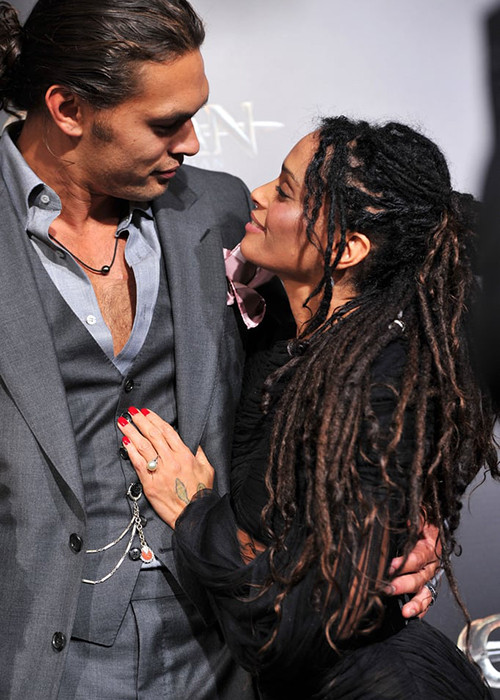 Jason trúng tiết sét ái tình với Lisa vào năm 8 tuổi khi anh xem bộ phim do cô đóng.