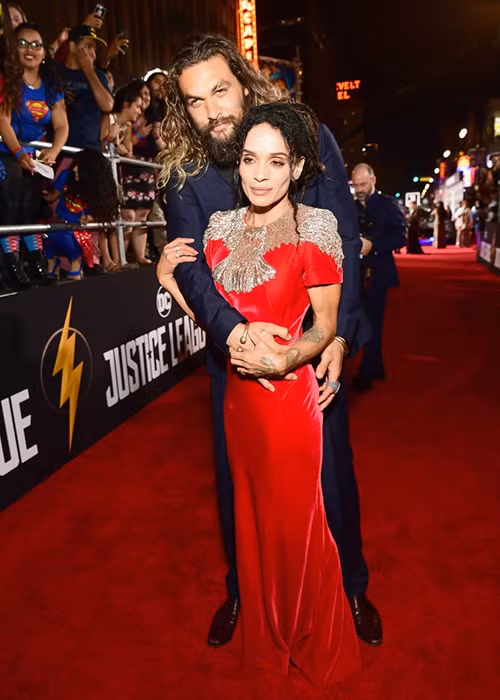 Ngoài đời, Jason đã kết hôn với Lisa Bonet - nữ diễn viên hơn anh đến 12 tuổi.