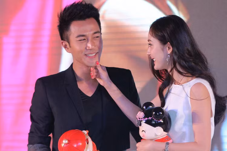 Càng ngày, cặp đôi càng lộ nhiều bằng chứng không còn tình cảm dành cho nhau.