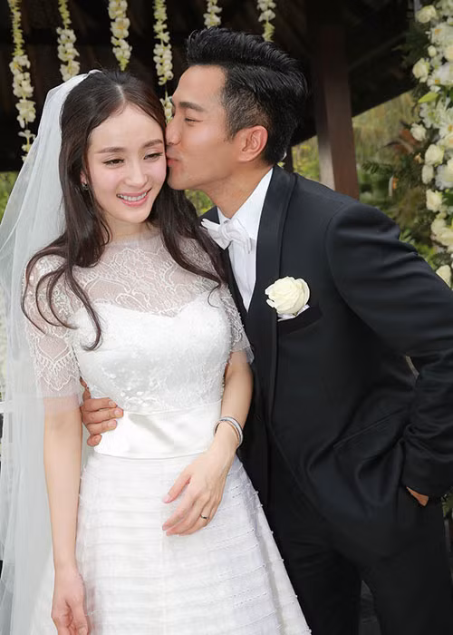 Tháng 1/2014, Dương Mịch lên xe hoa. Thời điểm này, nữ diễn viên đã mang bầu.