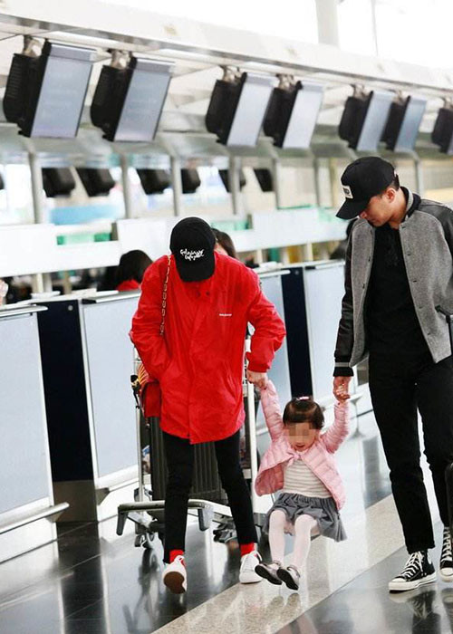 Cuối cùng, sau nhiều lần bị đồn ly hôn, cặp đôi vừa chính thức thừa nhận đã chia tay nhau trong hòa bình.