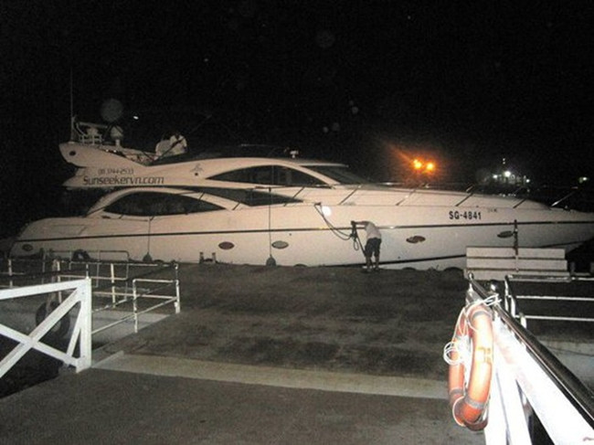 Chiếc du thuyền triệu đô của công ty chồng Diễm My. Người đẹp từng chia sẻ, đây là tài sản của công ty chồng cô và Diễm My được sử dụng trong những ngày chiếc du thuyền được "xả hơi".