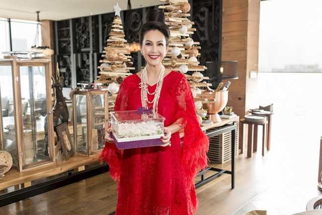 Lấy chồng doanh nhân, "mỹ nhân không tuổi" có cuộc sống sang chảnh.