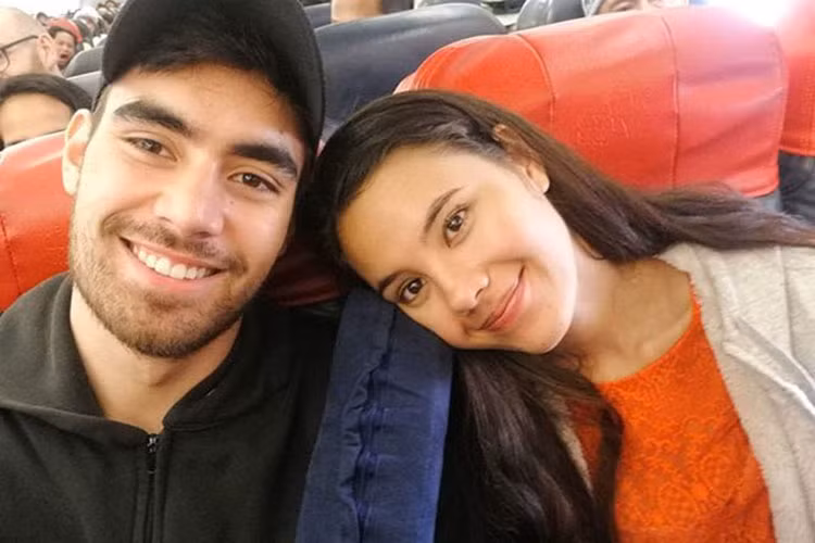 Lộng lẫy trên sân khấu nhưng Catriona lại luôn giản dị bên bạn trai.