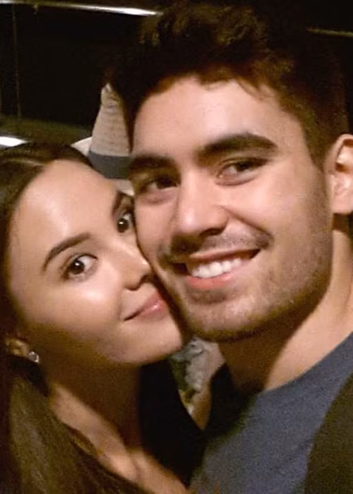 Tính đến nay, cặp đôi đã hẹn hò được hơn 5 năm và tình cảm lúc nào cũng mặn nồng.