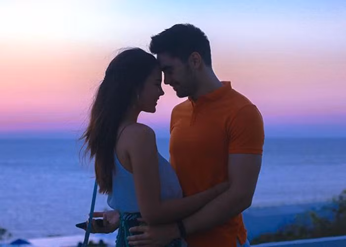 Trên trang cá nhân, tân hoa hậu và người yêu thường xuyên khoe ảnh hẹn hò lãng mạn.