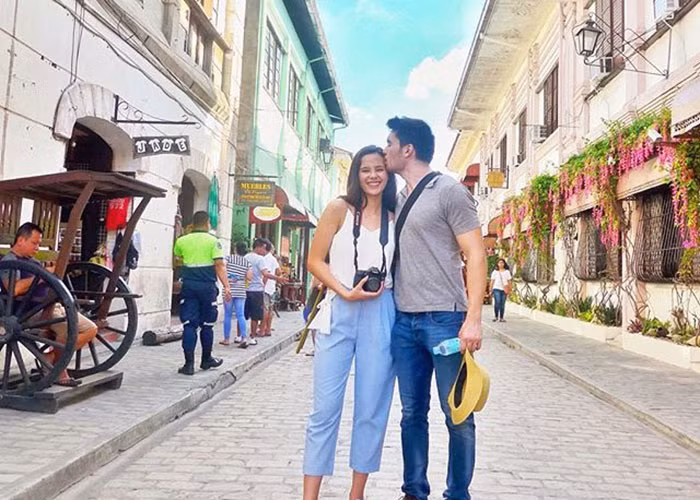 Cặp đôi còn dành cho nhau những lời ngọt ngào khiến nhiều người ghen tỵ.