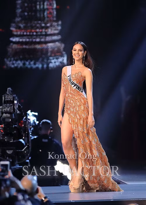 Ở các phần thi, hơn 90 thí sinh được chia thành nhóm, mỗi nhóm khoảng 10 thí sinh.