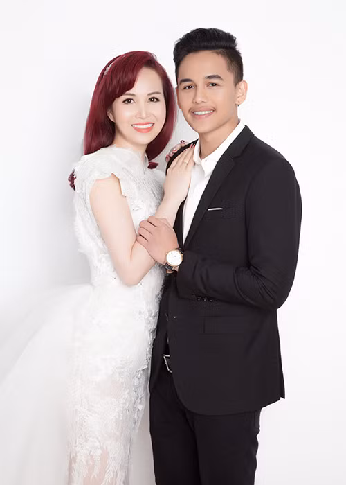 Con trai của Hoa hậu Diệu Hoa năm 18 tuổi, ngoan ngoãn, điển trai.