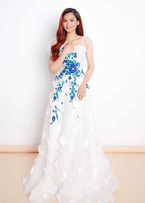 Cũng học tại Mỹ, Diệu Ly học năm thứ 3 chuyên ngành về marketing, truyền thông, điện ảnh.