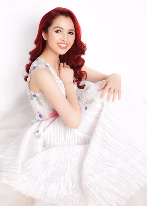 Diệu My năm nay 21 tuổi, học năm cuối chuyên ngành về Quản lý, kinh doanh và Marketing tại một trường đại học ở Mỹ.