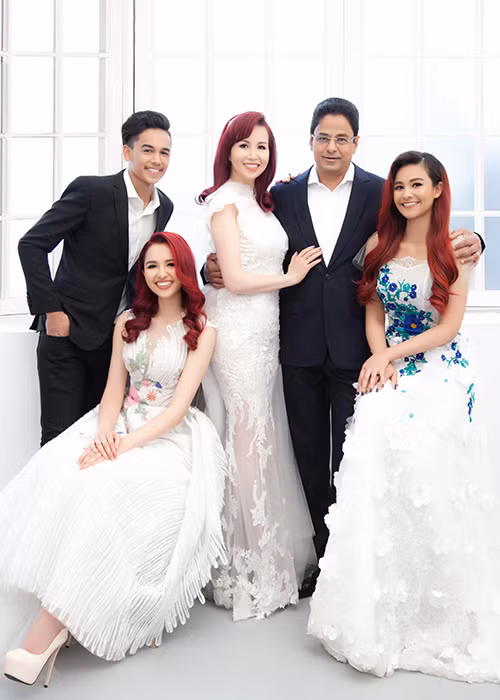 Tính đến nay, Diệu Hoa và ông xã người Ấn Độ đã sống chung một nhà được 25 năm.