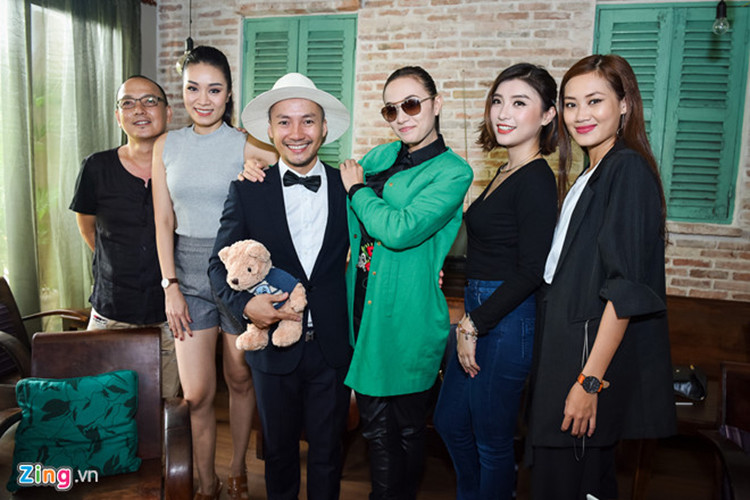 Nữ ca sĩ Minh Thư (thứ hai bên trái) cũng từng là bạn gái tin đồn của Tiến Đạt. Ảnh: Zing