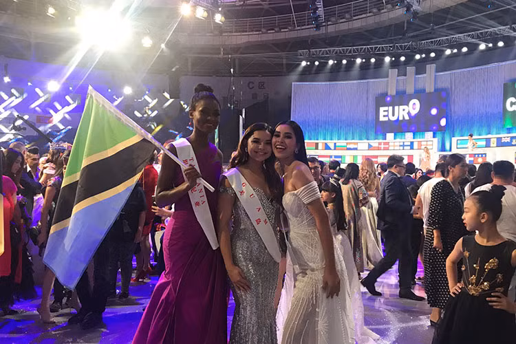 Tuy dừng bước ở top 30, Tiểu Vy vẫn được lòng người hâm mộ bởi 2 tháng chuẩn bị, cô tích cực tập luyện, đến khi bước vào cuộc thi Tiểu Vy vẫn luôn cố gắng tự tin, trông chỉn chu và tràn đầy năng lượng.