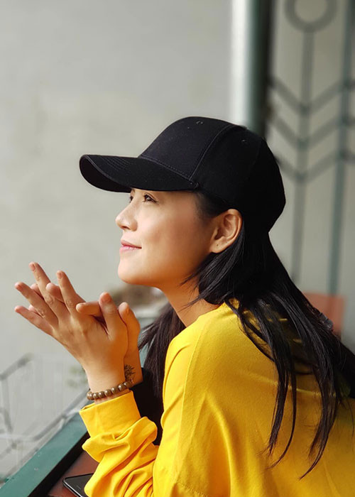 Vốn kín tiếng nên Thu Quỳnh luôn tránh xa mọi ồn ào thị phi. Thậm chí, khi bị chồng cũ nói xấu cô vẫn chọn cách giữ im lặng. Đối với Thu Quỳnh, chăm sóc con và phát triển sự nghiệp là ưu tiên hàng đầu.